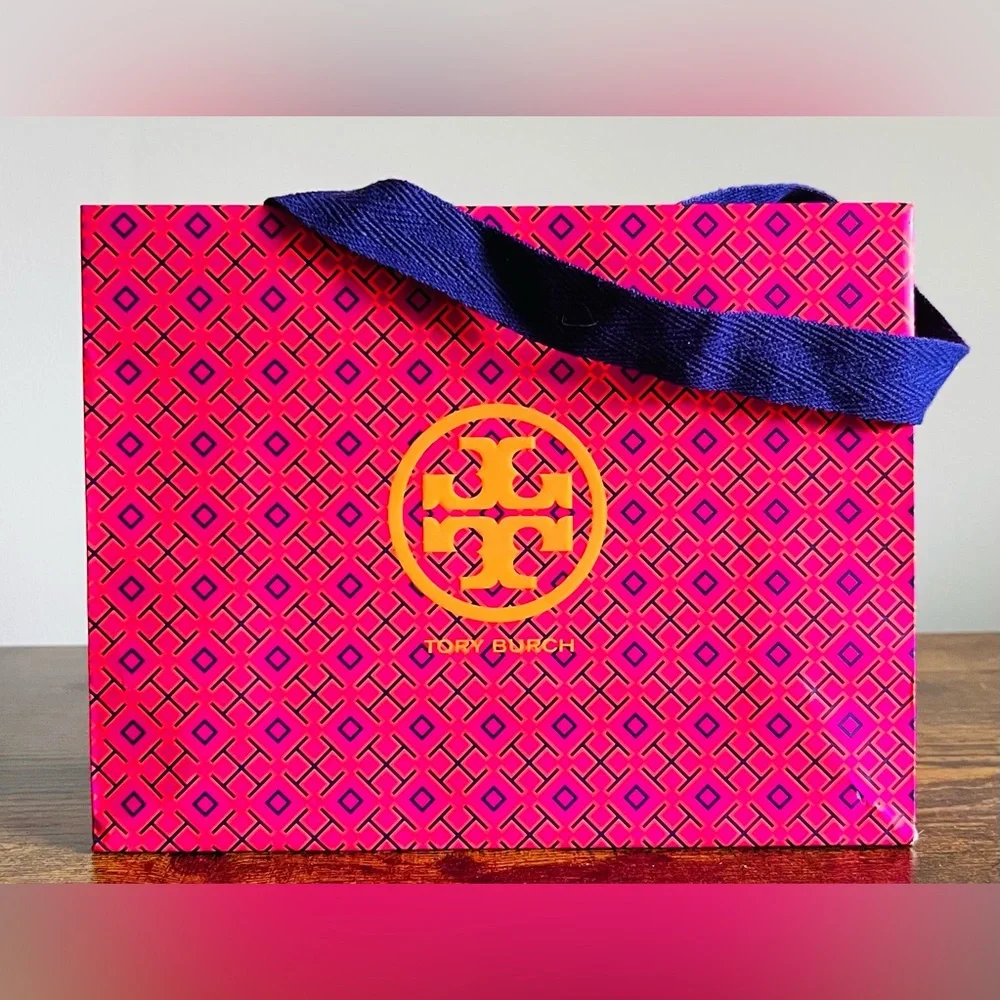 Tory Burch Fuchsia and Gold Patterned gift bag - Picture 2 of 7
